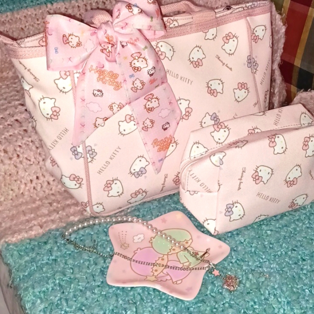 Hello Kitty Matching Tote and Makeup Bag, Dish and Necklace